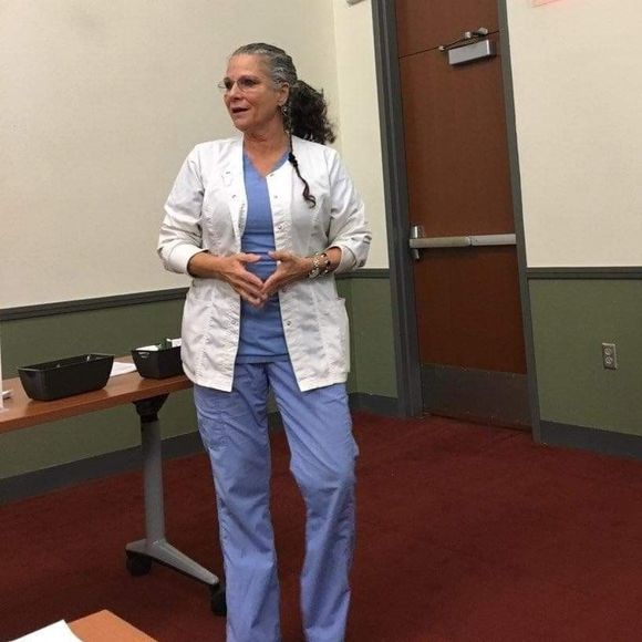 Meet your Posher, Denise - Picture 1 of 1